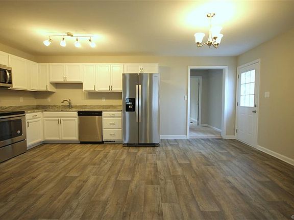 2nd image of 17052 Elm St