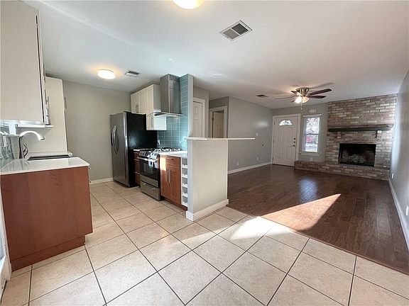 3rd image of 401 W 55th 1/2 St Unit B