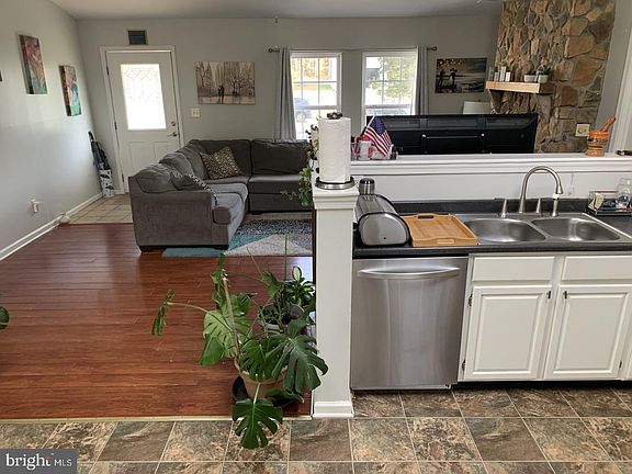 5th image of 109 Fairfax Ln