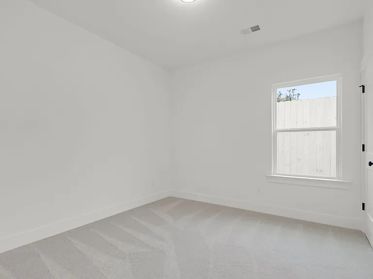 2304 Delano St — Photo 20