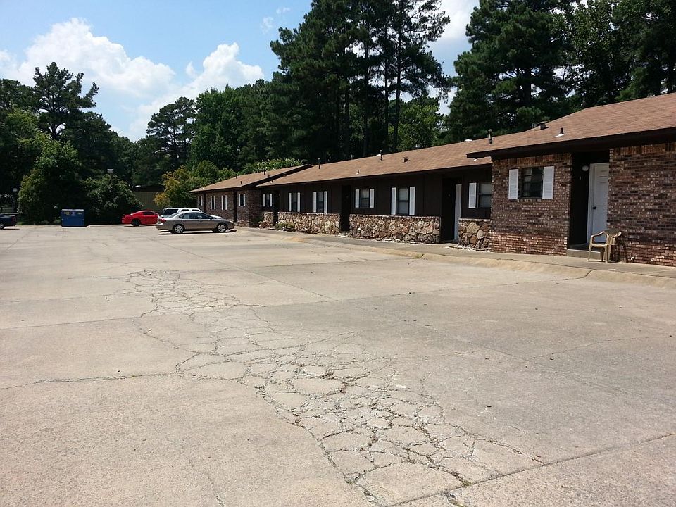 Front, ample parking
