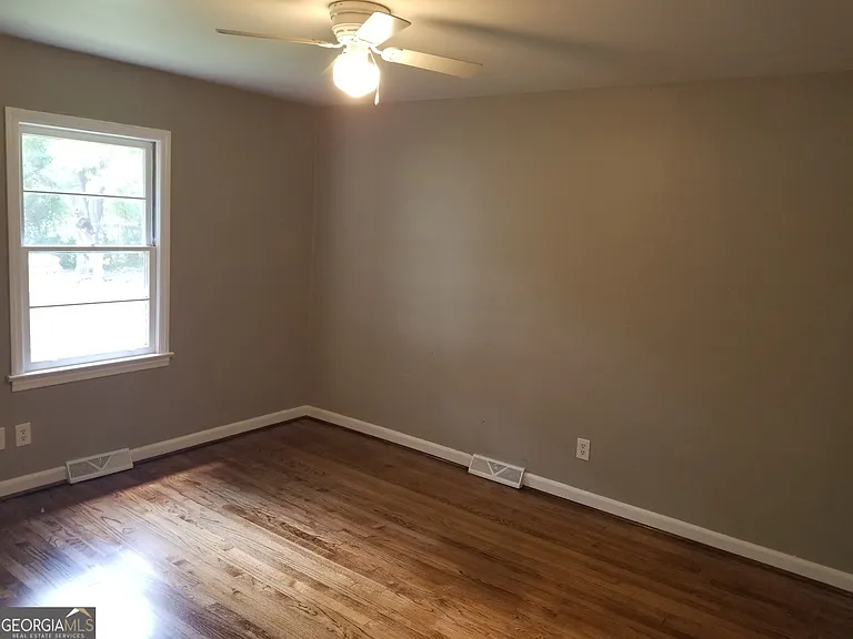 16 Rooney Rd SW — Photo 13
