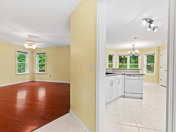 2nd image of 3218 Leona Dr