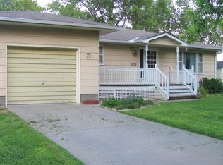 608 N Chestnut St, Peabody, KS 66866