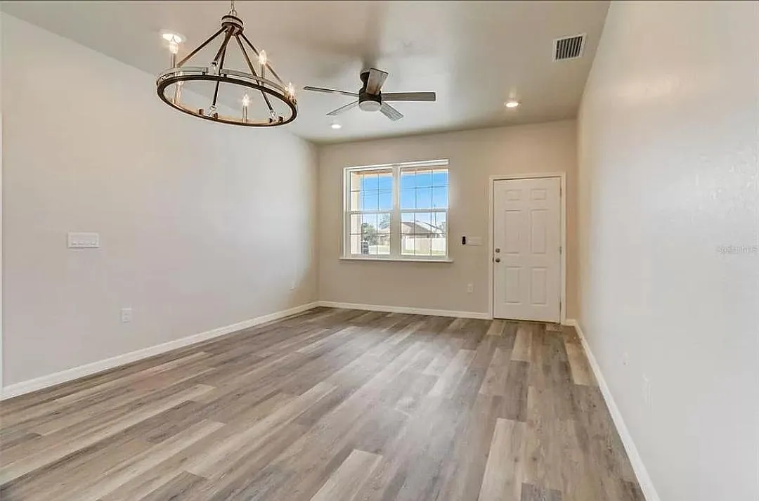 3 bed, 2196 sqft, $2,250 — Photo 2