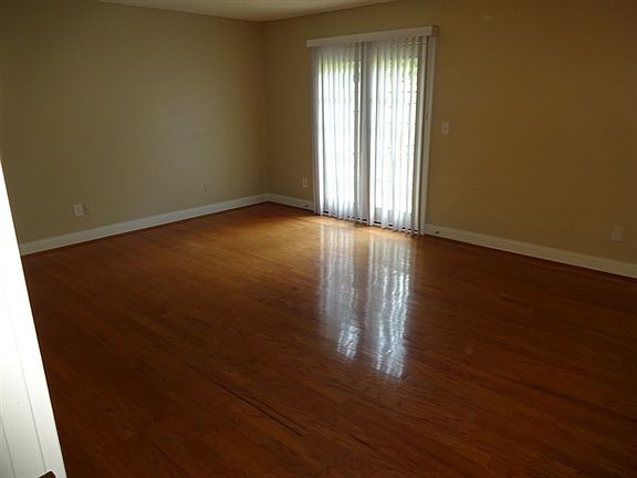4th image of 441 Saddle Shoal Trl