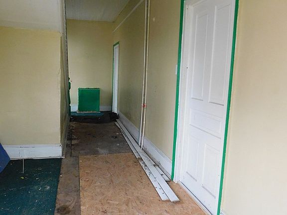 3rd image of 614 W Walnut St