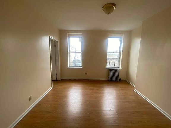 3rd image of 450 49th St #9A
