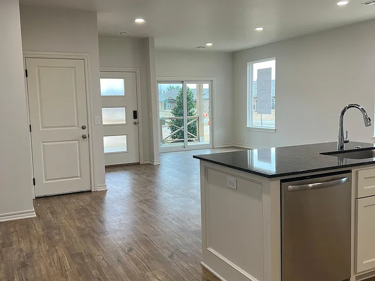 1010 Lovers Ln — Photo 1