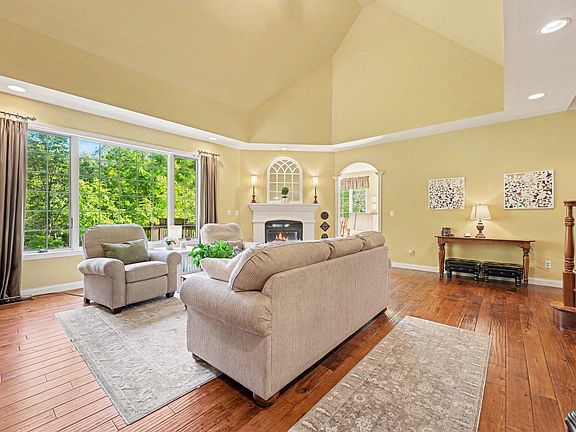 5th image of 65 Braemar Dr