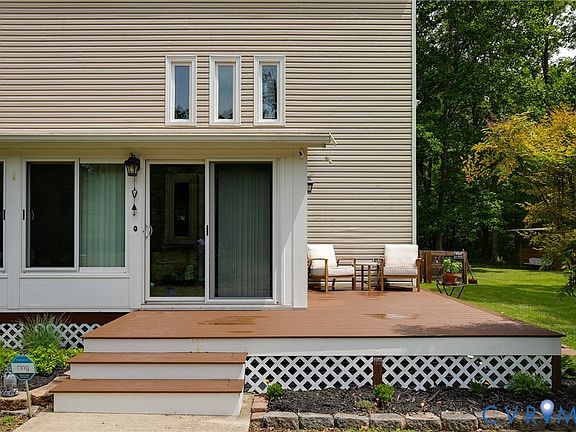 4th image of 1590 Cardinal Woods Ln