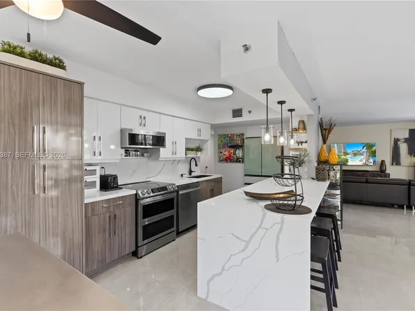 3600 Mystic Pointe Dr APT 306, Aventura, FL 33180
