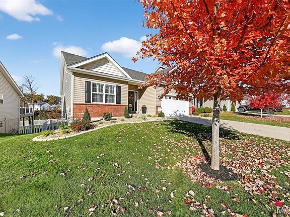 3rd image of 439 Dusty Brook Dr