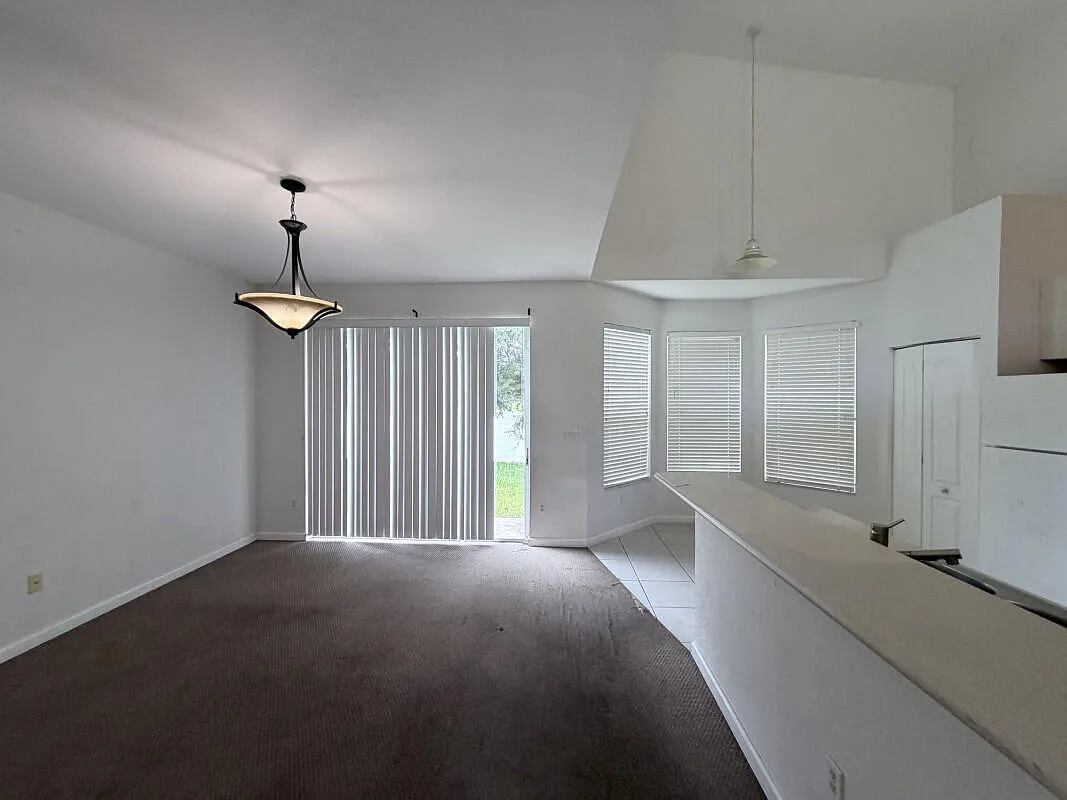 4 bed, 2.0 bath, 2094 sqft, $3,200 — Photo 3