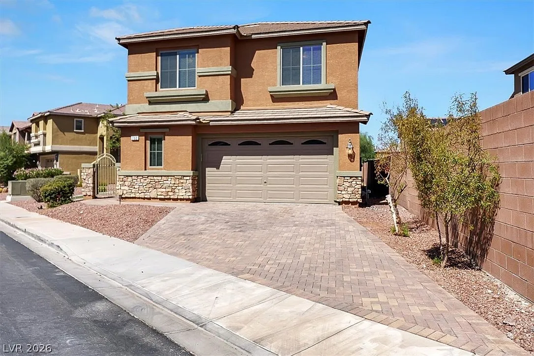 4 bed, 2.5 bath, 2012 sqft, $2,295 — Photo 1