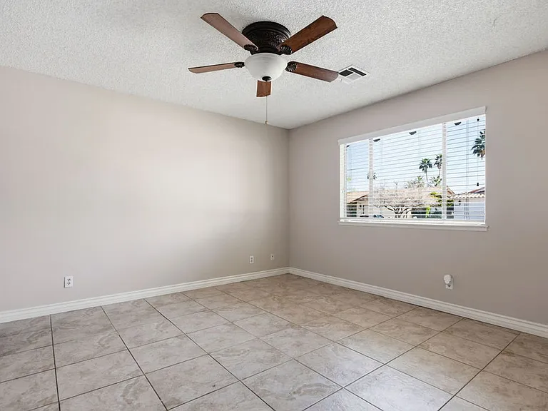 4561 Paseo El Rio Dr — Photo 6
