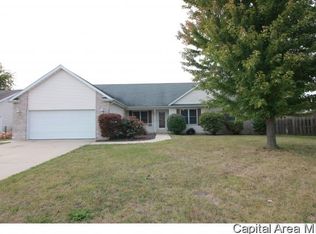 509 Lakeview Dr, Sherman, IL 62684