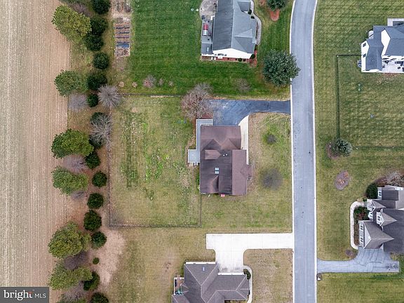 5th image of 173 Brookwood Dr