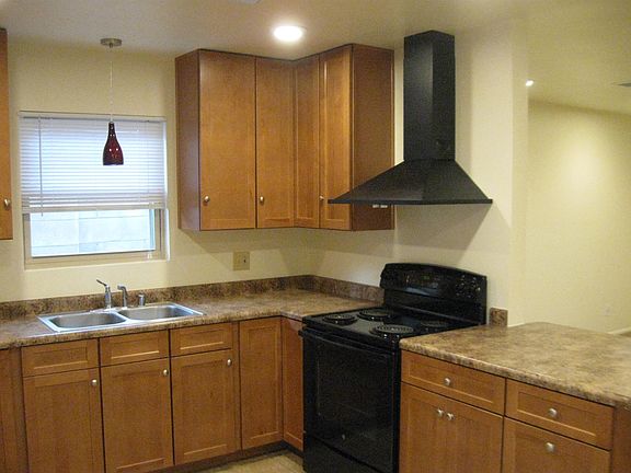 3rd image of 6305 Jo Ann Pl NE