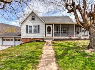 301 S 5th St, La Follette, TN 37766
