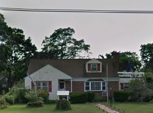 92 Sunset Rd, Bay Shore, NY 11706