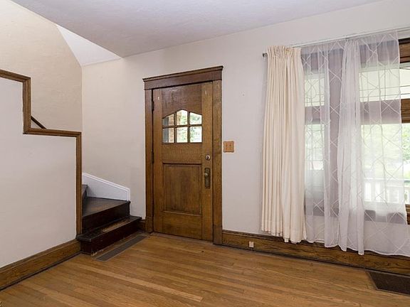 3rd image of 10231 Loretta Ave