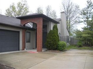 5217 Parkhurst Dr, Sheffield Village, OH 44054