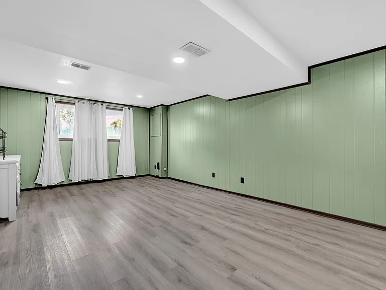 466 Mohican Ave — Photo 26