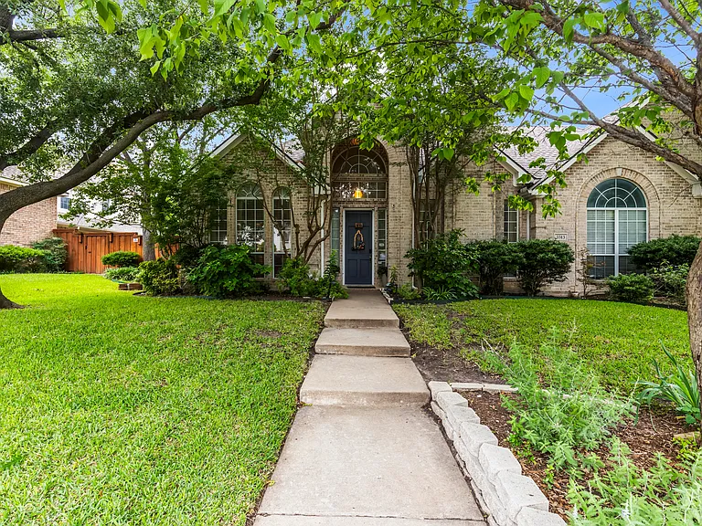 3513 Sandy Trail Ln — Photo 2