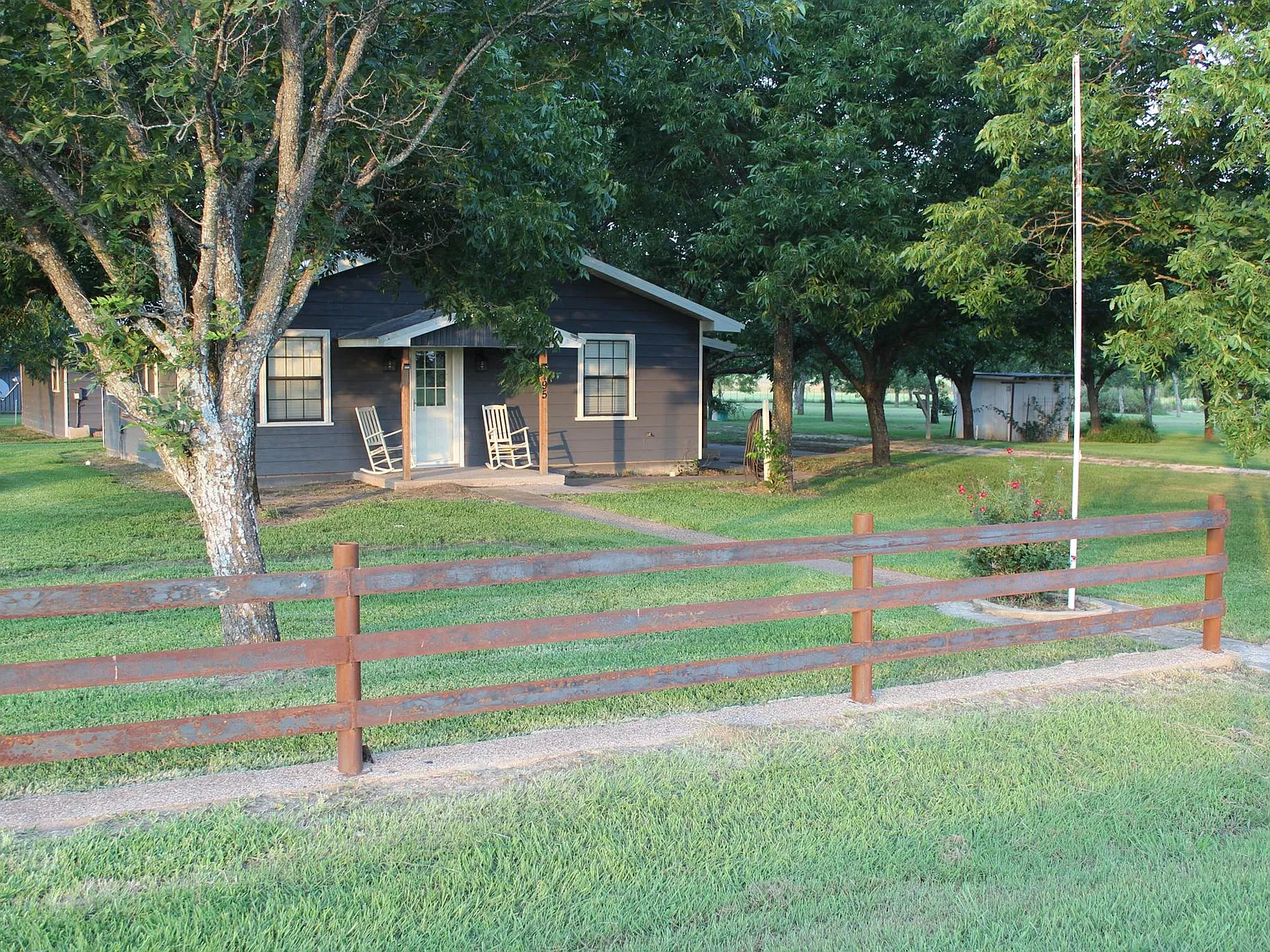 3 bed, 1000 sqft, $1,850 — Photo 2