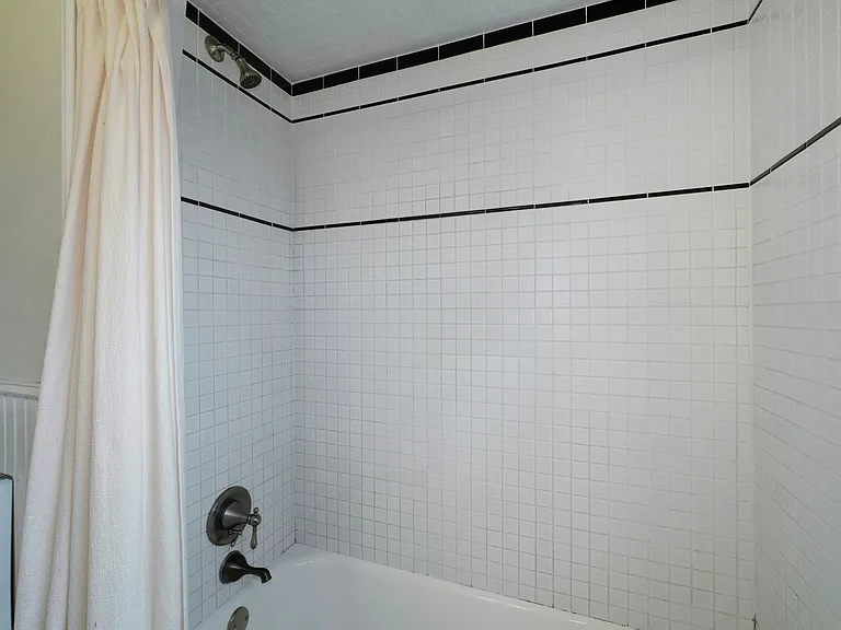 1008 E 43rd St — Photo 25