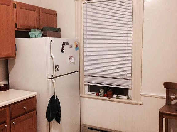 4th image of 813 Belmont Ave APT 1