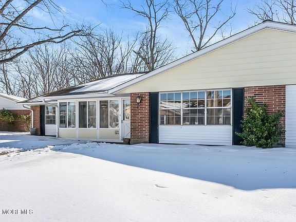2nd image of 206A Huntington Drive
