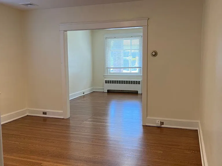 1320-1322 Chelsea Ave — Photo 6