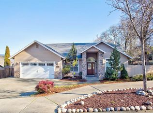 195 Sky Way, Grants Pass, OR 97527