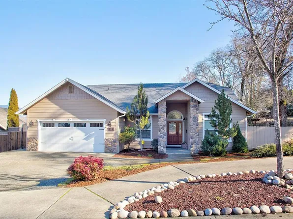 195 Sky Way, Grants Pass, OR 97527