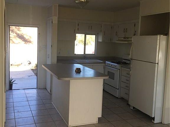 3rd image of 2298 Carlsbad Cir