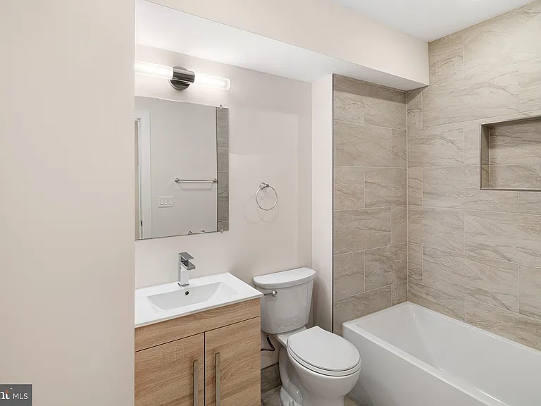 5217 Warren St #1/2-1 — Photo 9