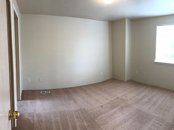 Master Bedroom w/ walk in closet