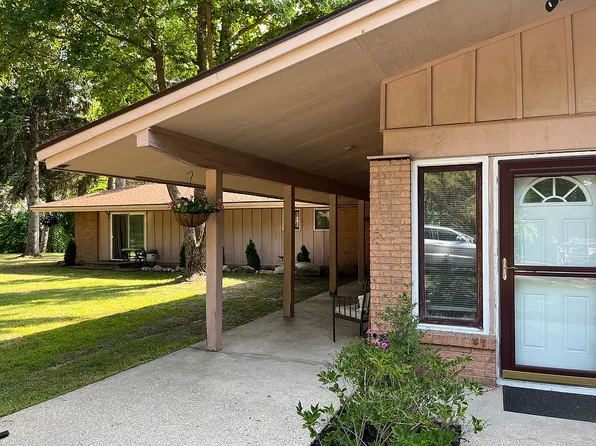 3283 W Kinney Rd, Ludington, MI 49431