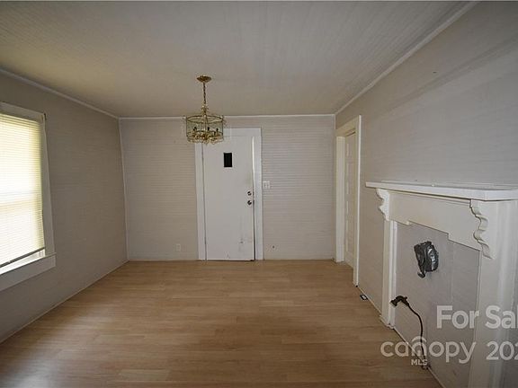 5th image of 608 Robbins Ave NW