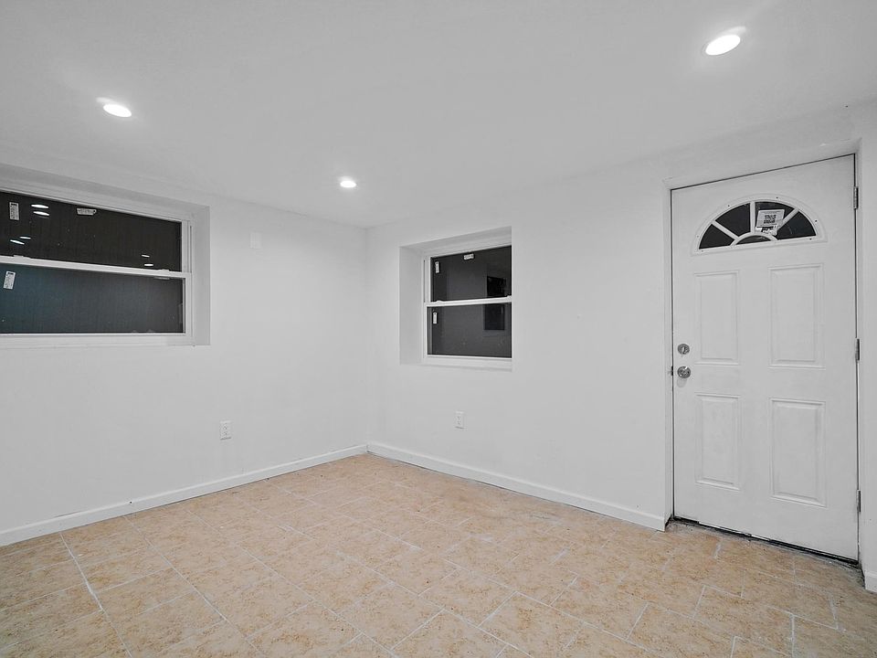 1st image of 2527 Mickle Ave