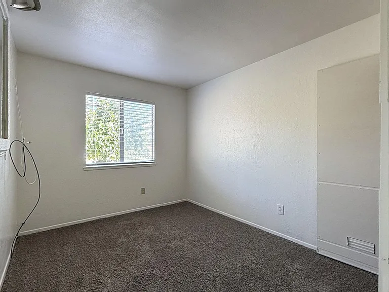 11231 Reddiford Ct — Photo 9