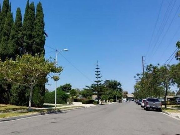 Exterior Neighborhood (street photo)