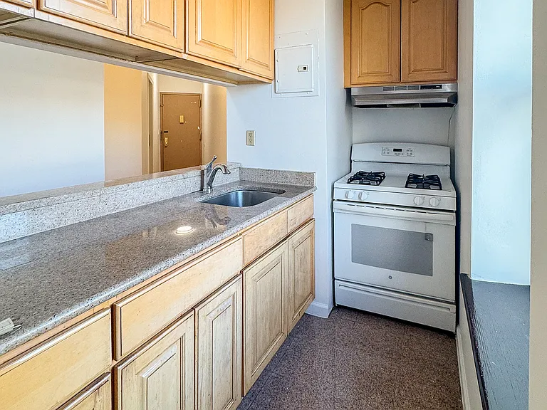 556 Dahill Rd #3F — Photo 3
