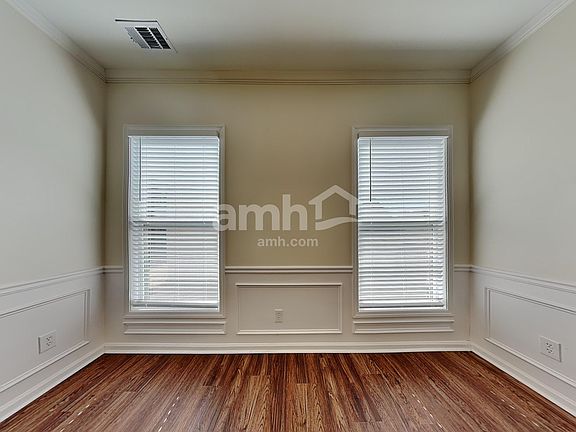 5th image of 1152 Balvaird Dr SE