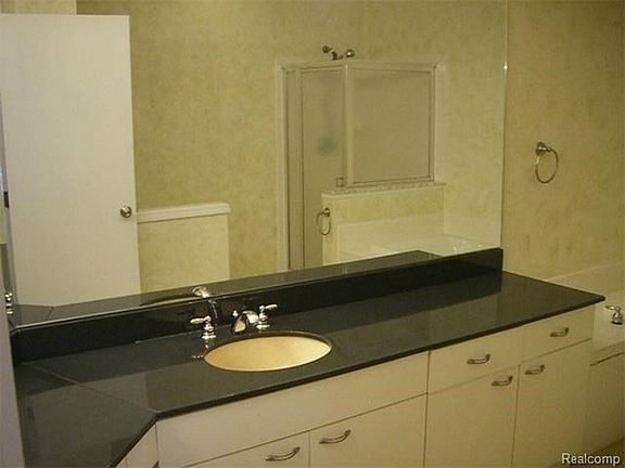5th image of 1909 Eagle Pointe #752