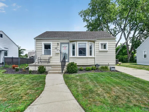 298 W Tacoma St, Clawson, MI 48017