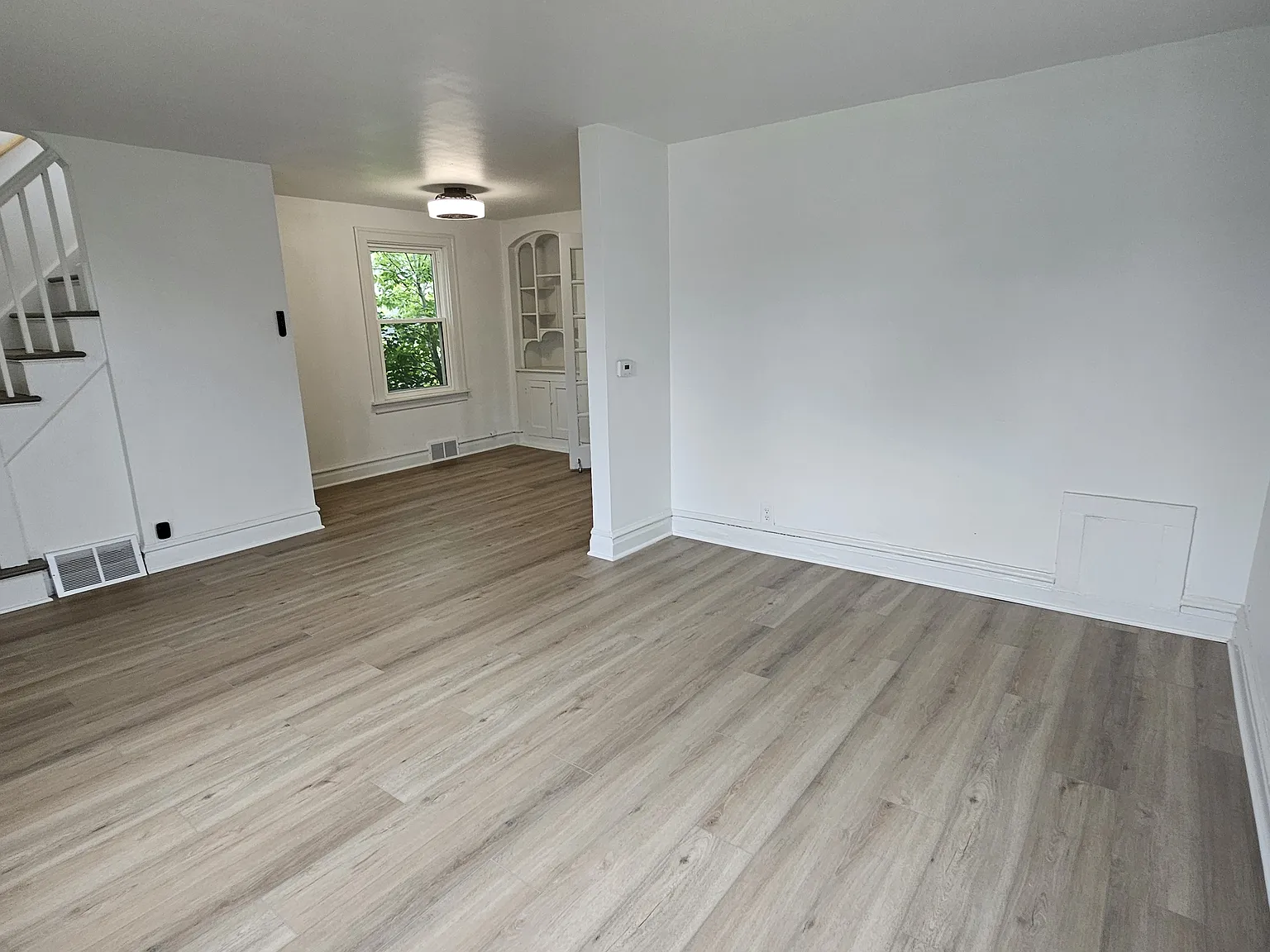 3 bed, 1056 sqft, $2,300 — Photo 3