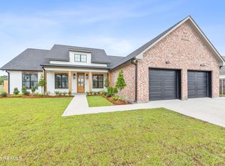 404 Lost Bridge Dr, Broussard, LA 70518